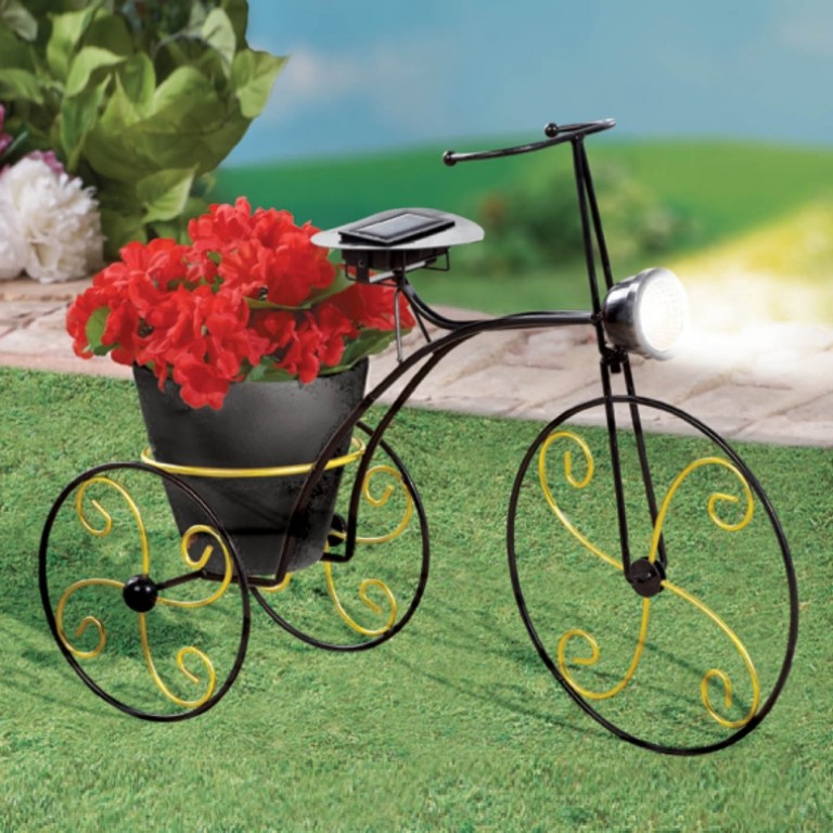 Solar-Powered Metal Bicycle Garden Planter | Fresh Garden Decor
