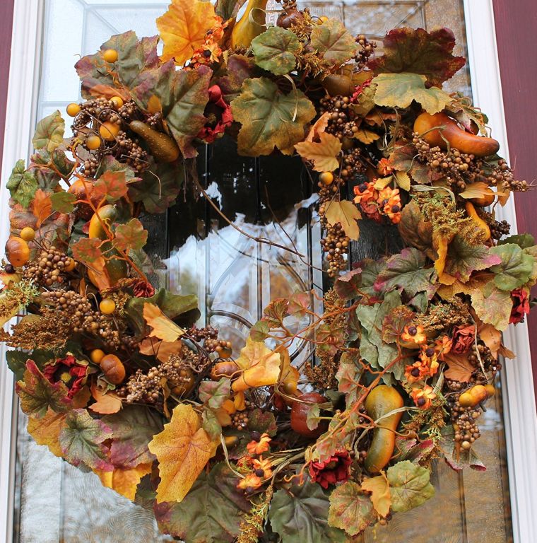 fall-pumpkin-and-autumn-berry-door-wreath