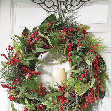 Pre-Lit Winterberry Holiday Wreath