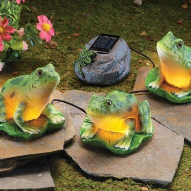 Solar Leap Frogs Garden Figurine